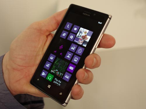 Nokia bất ngờ giảm giá mạnh Lumia 925