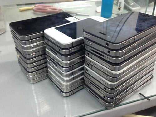 iPhone 4, 4S giá mềm đắt khách dịp cận Tết