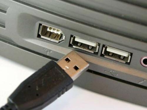 Trộm tiền ATM bằng cổng USB