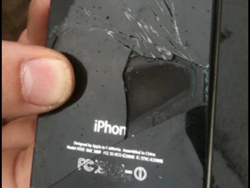 iPhone 4 phát lửa trên máy bay