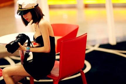 Thợ ảnh gạ tình người mẫu náo loạn Facebook Việt