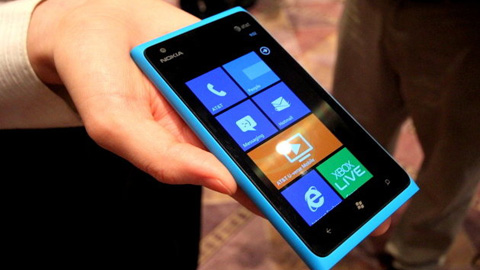 Nokia Lumia 900 dính lỗi đầu tiên