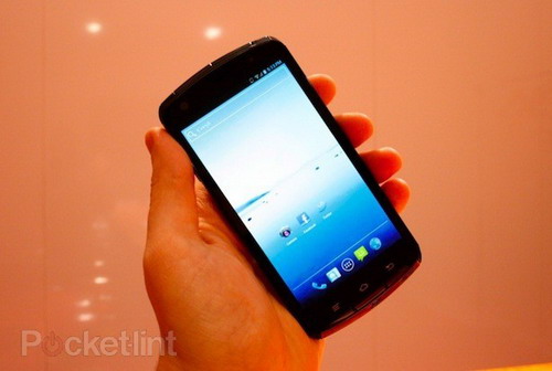 Fujitsu trình làng smartphone lõi tứ mạnh mẽ tại MWC 2012