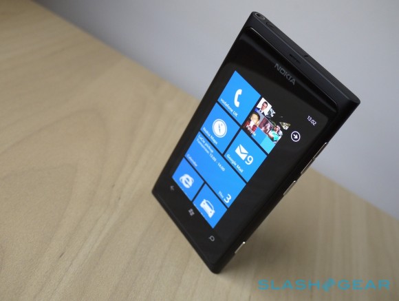 Bán trên 1 triệu điện thoại Windows Phone, Nokia vẫn lỗ