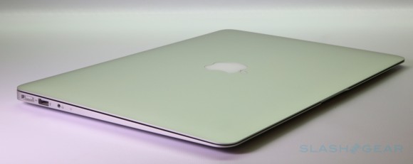 MacBook Air mới có pin khủng, chíp xử lí mới