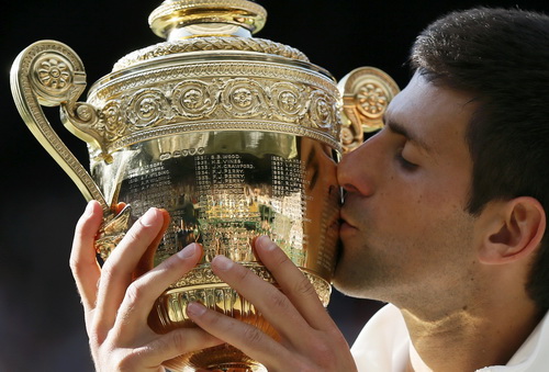 Chiếc cúp vô địch Wimbledon 2015