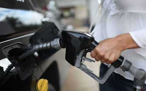 
Tại một số bang ở Mỹ, giá xăng đã xuống dưới ngưỡng 1,8 USD/gallon - Ảnh: Getty/WSJ.
