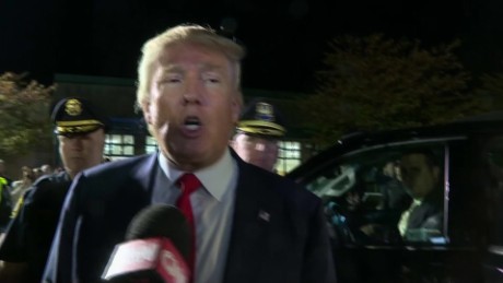Ông Donald Trump trả lời đài CNN tối 16-10. Ảnh: CNN