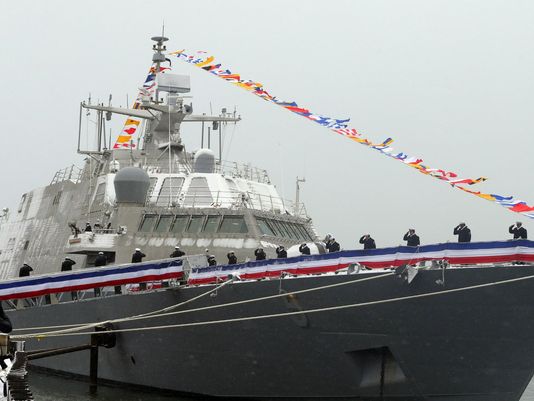 Tàu USS Milwaukee hạ thủy hôm 21-11. Ảnh: AP