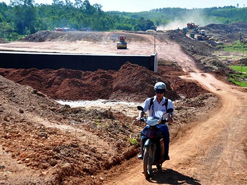 Dự án đường cao tốc Đà Nẵng - Quảng Ngãi đi qua khu đất của người dân xã Bình Long, huyện Bình Sơn, tỉnh Quảng Ngãi