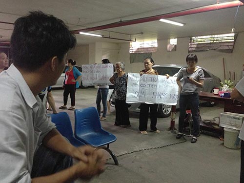 Người dân chung cư 584 Phú Thọ Hòa (quận Tân Phú) phản ứng, giành lại hầm để xe từ chủ đầu tư