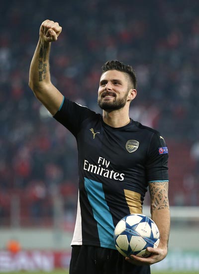 Giroud sau hat-trick đầu tiên trong màu áo Arsenal Ảnh: REUTERS