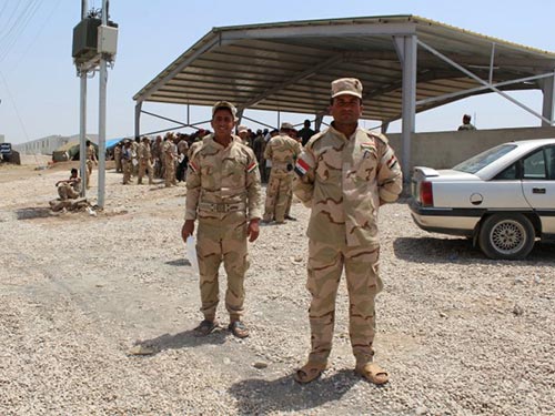 
Một doanh trại huấn luyện các tay súng chiến đấu chống lại IS

ở miền Bắc Iraq Ảnh: INTERNATIONAL BUSINESS TIMES

