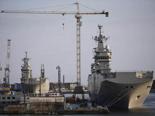 Hai tàu đổ bộ chở trực thăng lớp Mistral của Pháp Ảnh: REUTERS