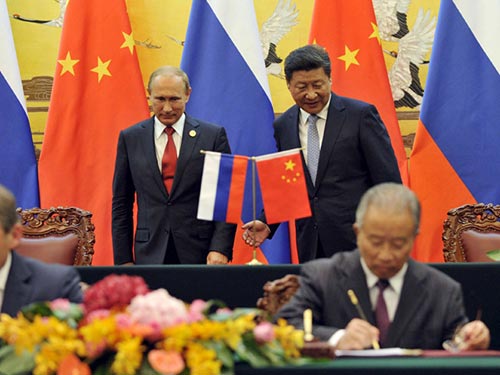 Chủ tịch Trung Quốc Tập Cận Bình (phải) và Tổng thống Nga Vladimir Putin hội đàm tại Bắc Kinh hôm 3-9 Ảnh: REUTERS