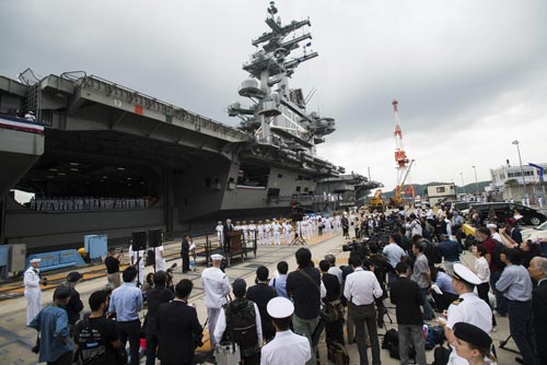 
Tàu sân bay USS Ronald Reagan của Mỹ đến căn cứ hải quân Yokosuda (Nhật Bản) hôm 1-10

Ảnh: US NAVY
