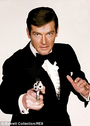 Roger Moore cũng từng nhiều lần hóa thân điệp viên 007