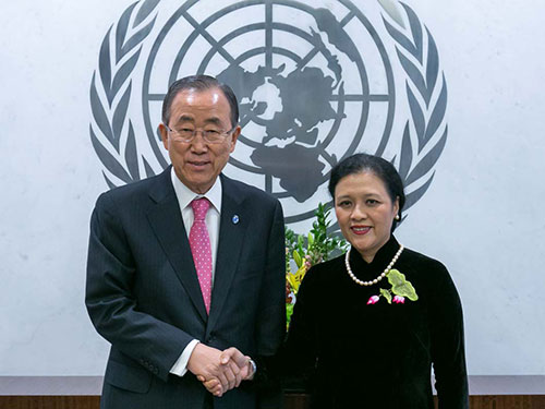 
Đại sứ Việt Nam tại LHQ Nguyễn Phương Nga và Tổng Thư ký LHQ Ban Ki-moon Ảnh: Bộ Ngoại giao
