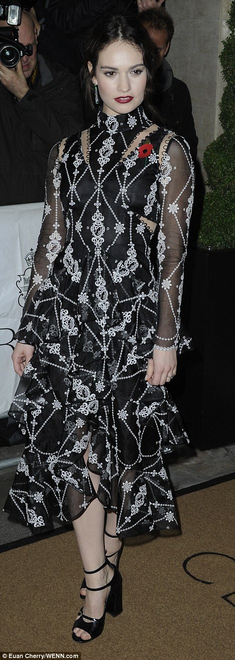 Kate Winslet, Nicole Kidman, Lara Stone “đọ dáng” trên thảm đỏ