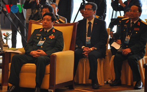 
Bộ trưởng Quốc phòng Việt Nam Phùng Quang Thanh tham dự cuộc gặp

