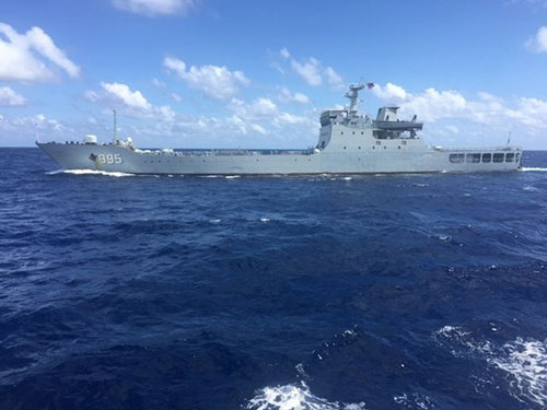 Tàu 995 của Trung Quốc đe dọa tàu Hải Đăng 05 (Ảnh do thuyền viên tàu Hải Đăng 05 cung cấp)