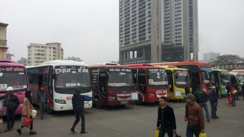 Quy hoạch tuyến vận tải hành khách cố định liên tỉnh để tạo sự minh bạch, bình đẳng giữa các doanh nghiệp vận tải. Trong ảnh: Xe khách chờ xuất phát ở Bến xe Mỹ Đình (Hà Nội)