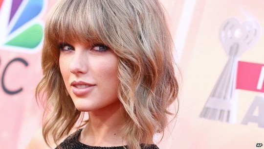 Taylor Swift ký hợp đồng với Apple