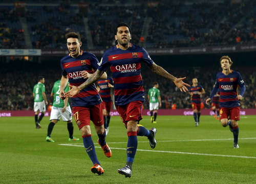 Dani Alves và Haddadi - tác giả 3 bàn thắng cho Barcelona