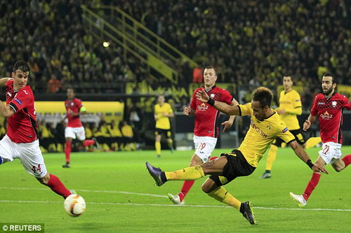 Aubameyang ghi bàn thứ 18 từ đầu mùa cho Dortmund