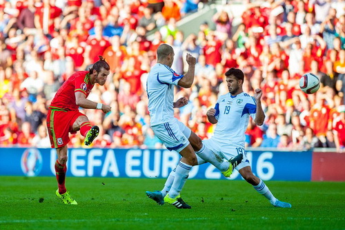 Gareth Bale bỏ lỡ cơ hội giúp người hâm mộ Xứ Wales ăn mừng trên sân nhà