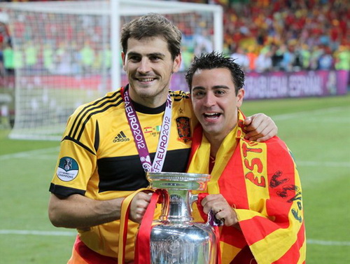 Casillas và Xavi là đồng đội lâu năm ở tuyển Tây Ban Nha