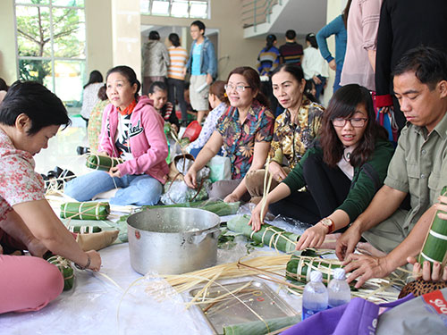 CNVC-LĐ trên địa bàn quận Tân Bình, TP HCM tham gia ngày hội gói bánh tét năm 2014