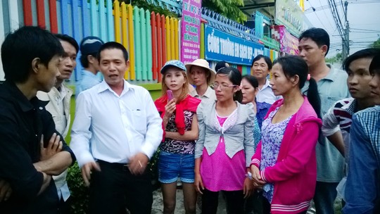 Cán bộ chuyên trách LĐLĐ huyện Hóc Môn, TP HCM, tham gia giải quyết ngừng việc tập thể