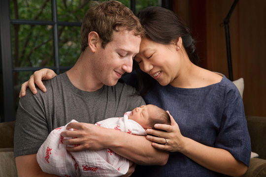 Khoảnh khắc hạnh phúc của vợ chồng ông chủ Facebook Mark Zuckerberg. Ảnh: Reuters