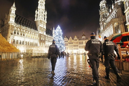 Cảnh sát Bỉ tuần tra thành phố Brussels