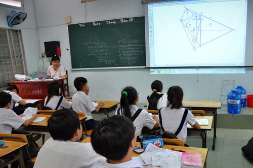 Một lớp học tại một trường THCS ở TP HCM được trang bị phương tiện dạy học hiện đại Ảnh: TẤN THẠNH
