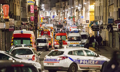 Hiện trường vụ vây ráp tại St. Denis Ảnh: REX