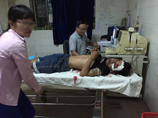 
Anh Nguyễn Hữu Thanh được cấp cứu tại bệnh viện
