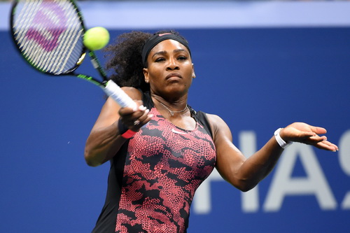 Serena thắng nhanh ván đầu
