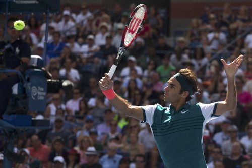 Federer mạnh mẽ vào vòng 4