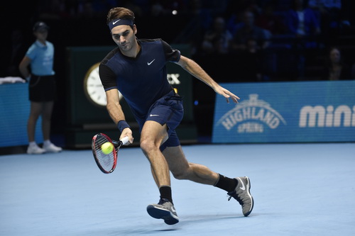 ...nhưng Federer vẫn vượt lên trước ở ván đầu tiên