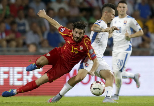 Marek Hamsik (giữa) trong màu áo Slovakia