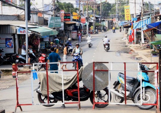 Đến chiều tối nay, cầu Phước Kiển vẫn đang được phong tỏa để sửa chữa