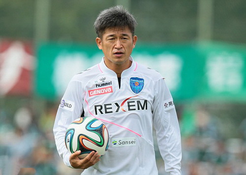 Kazuyoshi Miura trong màu áo Yokohama FC