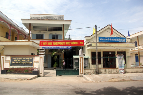 Trường Trung cấp Văn hóa, Nghệ thuật và Du lịch Quảng Nam đề nghị giảng viên, học viên dùng sim Vinaphone Ảnh: Hiến Tùng