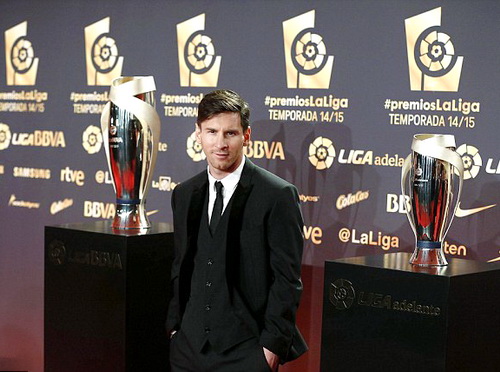Lionel Messi giành cú đúp danh hiệu xuất sắc của La Liga