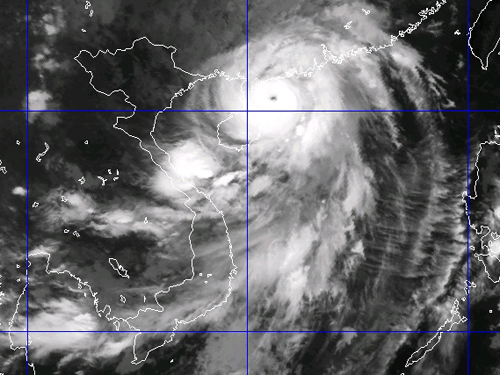 Ảnh mây vệ tinh cơn bão số 4 sáng 4-10 - Nguồn: Trung tâm Dự báo khí tượng thủy văn Trung ương