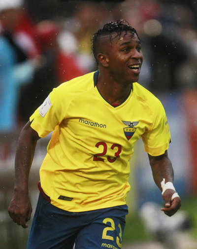 Miller Bolanos ghi bàn trong chiến thắng của Ecuador