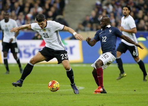 Mario Gomez có màn tái xuất kém vui cùng tuyển Đức