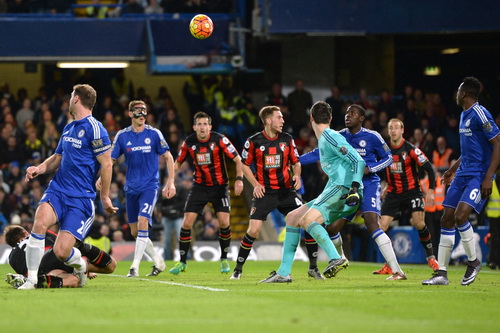 Glenn Murray (27) ở pha bóng ghi bàn duy nhất